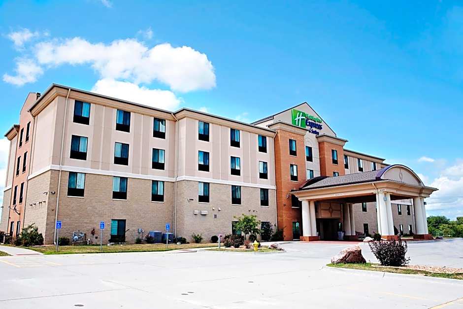 Holiday Inn Express and Suites Urbandale Des Moines By IHG