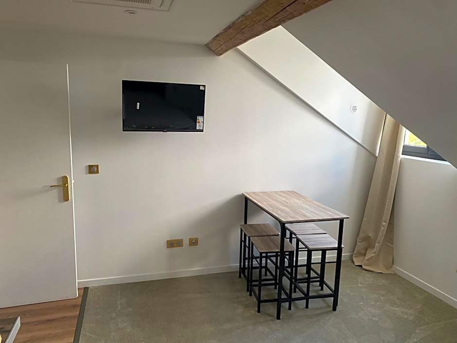 HDG Hôtel Gare de L'Isle Adam Appart's Hotel