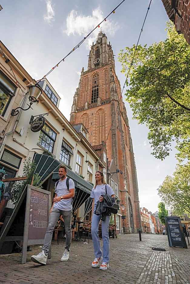 Long John's Pub & Hotel