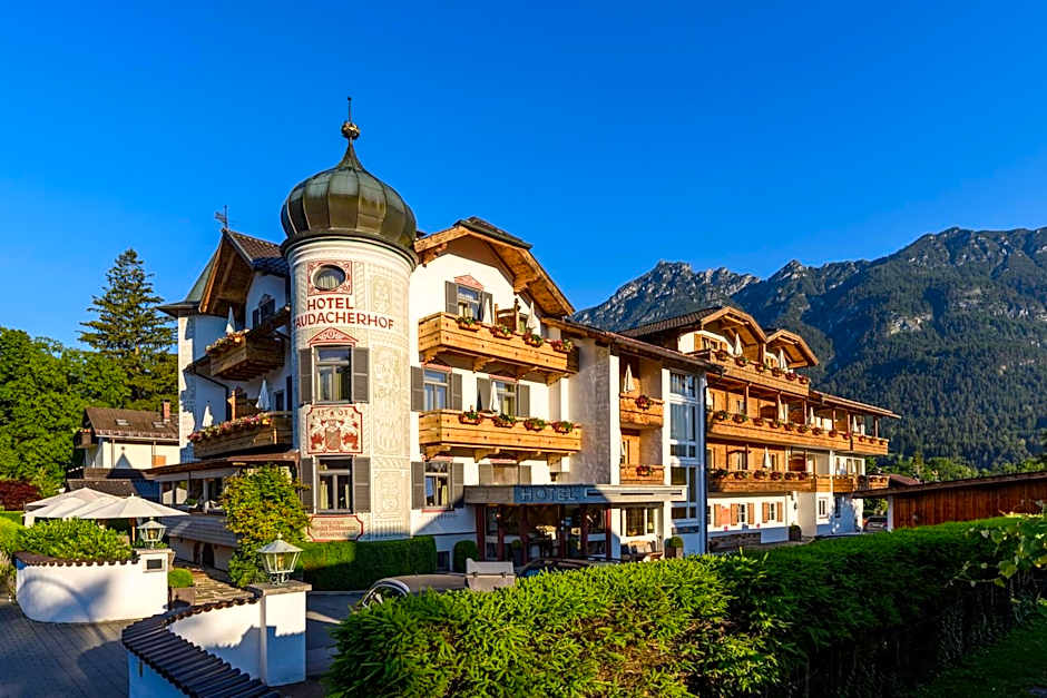 Staudacherhof in Garmisch-Partenkirchen I Blick aufs Zugspitzmassiv I einzigartige Bayurvida Küche