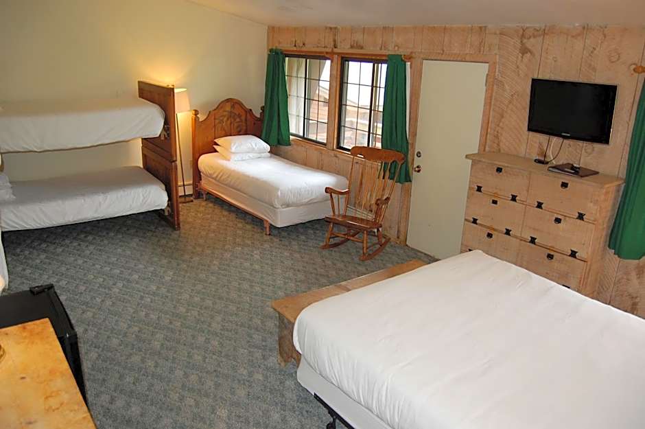 Summit Lodge