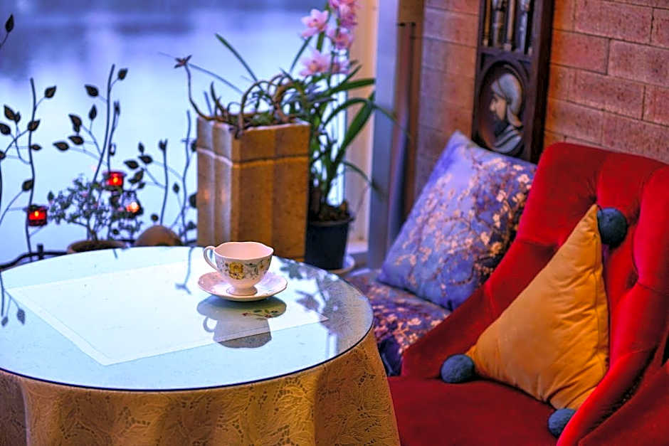 Moonlight Blue Pension