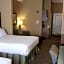 Holiday Inn Express Hotel & Suites Logan