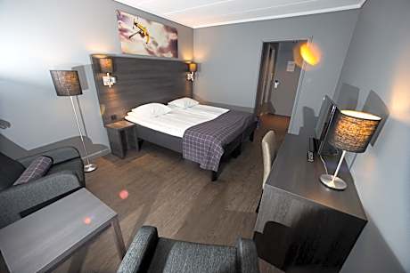 Standard Twin Room with View