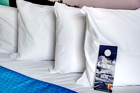 2 Double Beds, Deluxe, Smoking