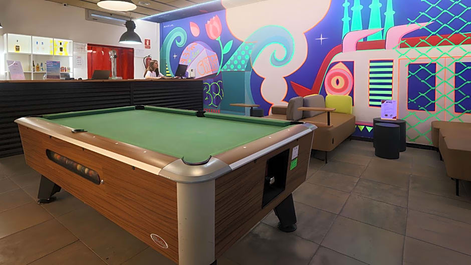 Ideal Youth Hostel