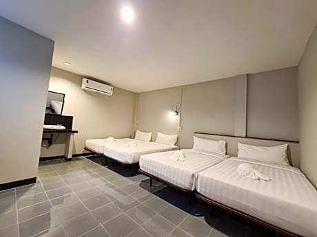 Family 4 Beds With Private Bathroom