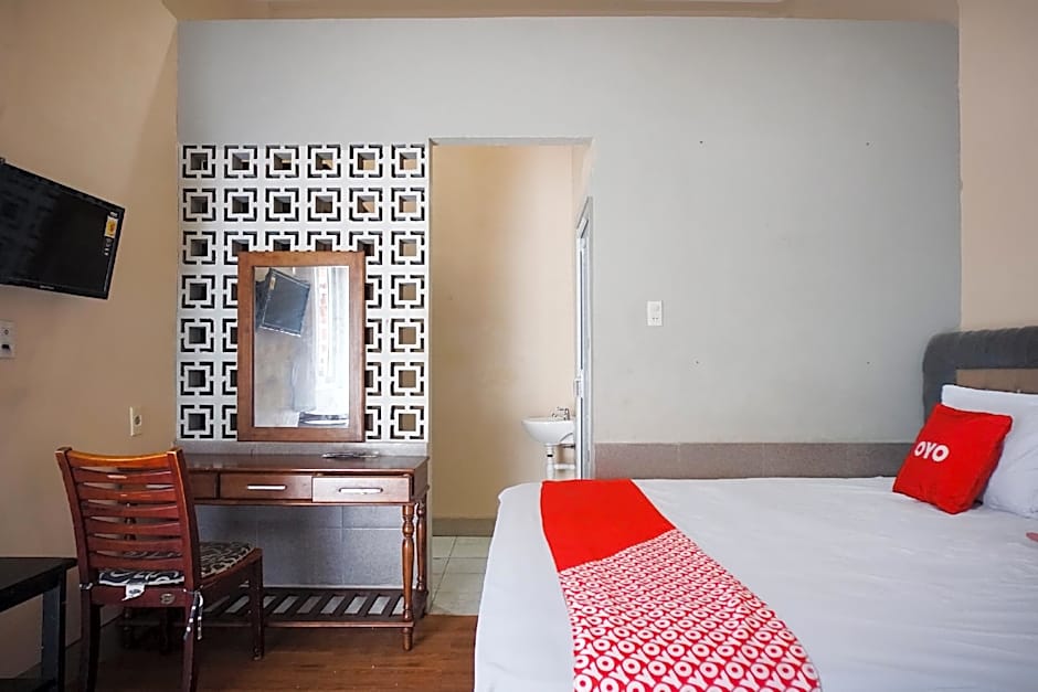 OYO 93003 B32 Homestay