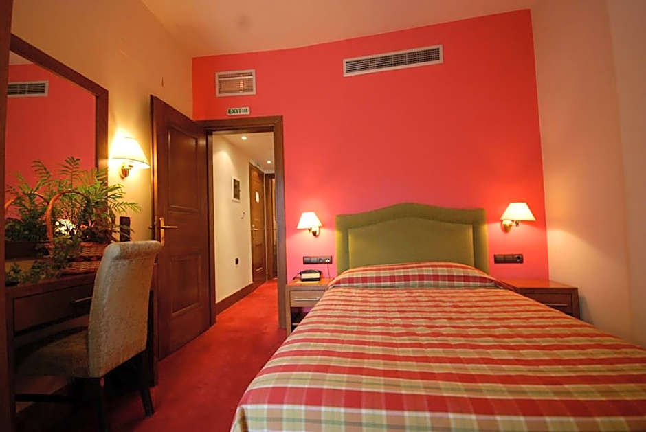 Photo 1 of 8 of 1 Double Bed or 2 Beds
