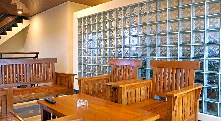 RedDoorz Near Trans Studio Mall 2