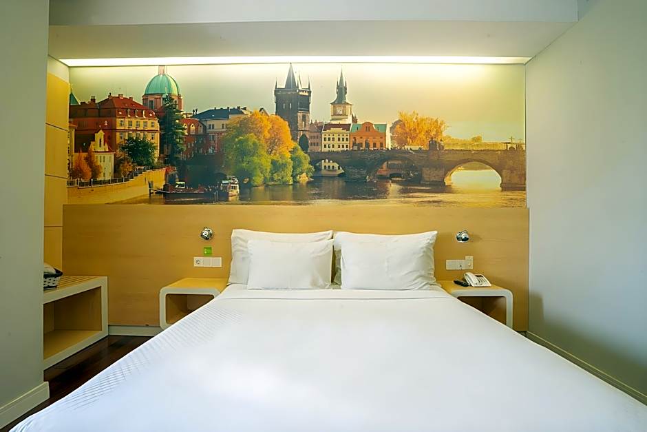 Life Hotel Stasiun Kota Surabaya