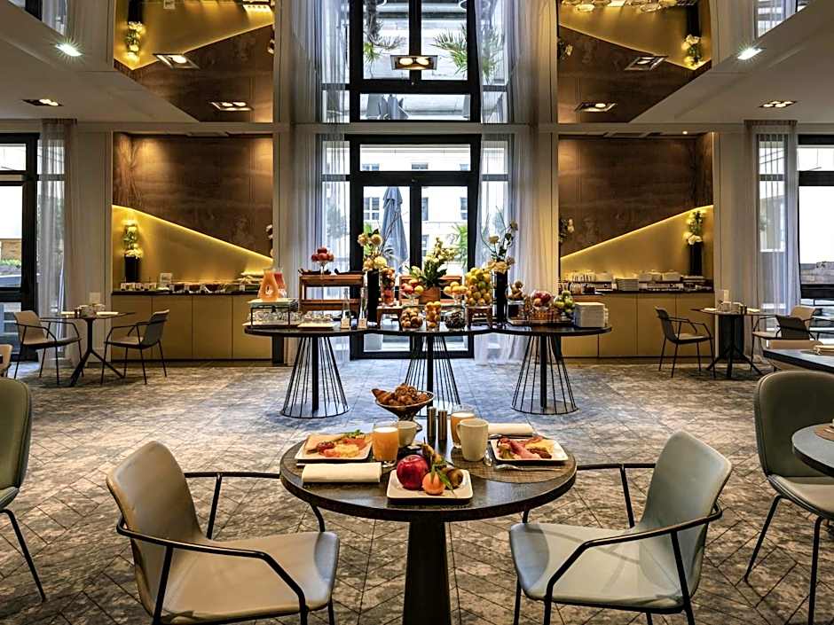 Le Louis Versailles Château Hotel-MGallery