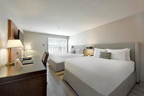 Standard Queen Room with Two Queen Beds and Roll-In Shower - Mobility Access