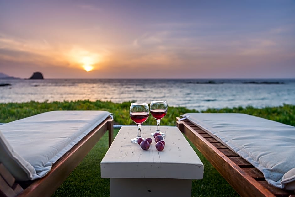 Niki Savvas Rooms & Studios