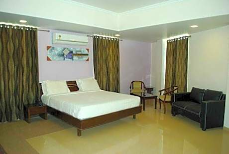 Collection O 7th Sky Hotel