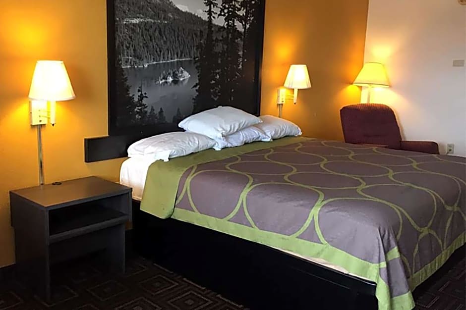 Photo 1 of 2 of 1 King Bed, Mobility Accessible, Nonsmoking
