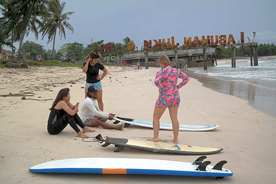 Cabana Surf and Stay
