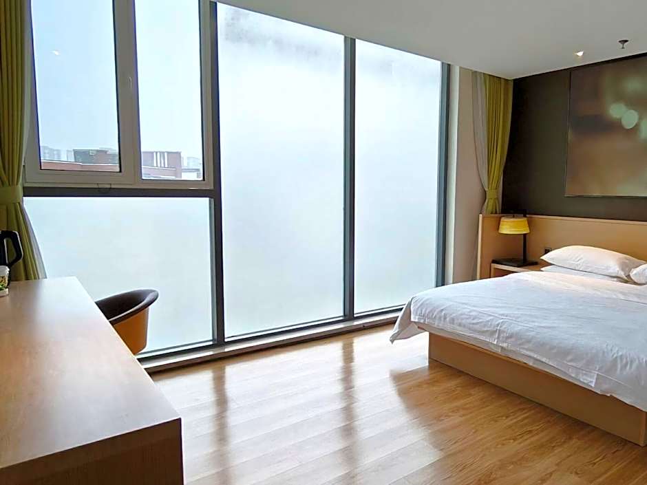 IU Hotel Tianjin Airport Economic Area