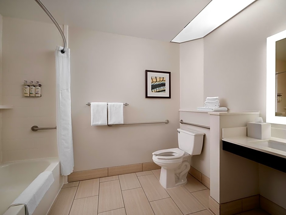 Holiday Inn Express and Suites New Orleans Airport By IHG