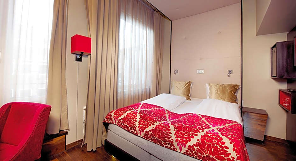 Home Hotel Folketeateret