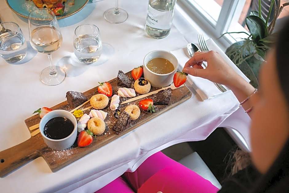 One Warwick Park Hotel