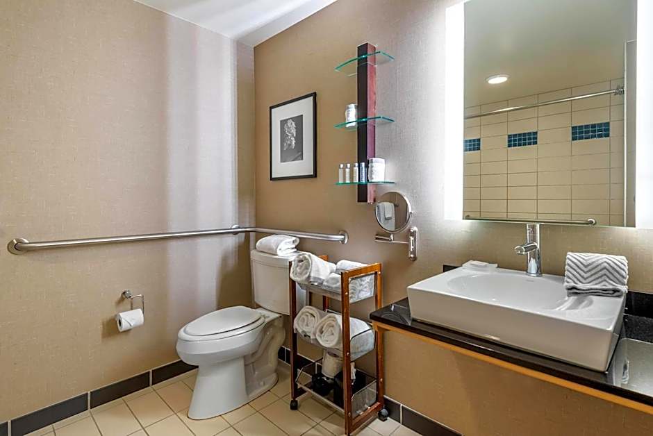 Cambria Hotel Akron - Canton Airport