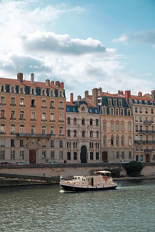 Hôtel Charlemagne by Happyculture