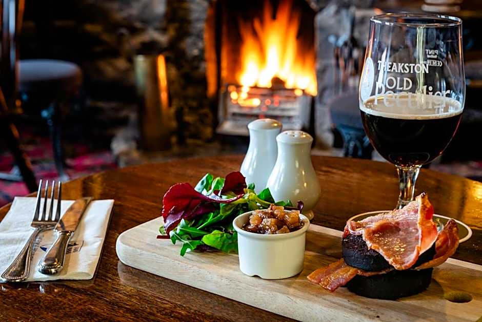 The Fox & Hounds Inn & Camping Pods