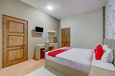 OYO Flagship Tembok Batu Residence