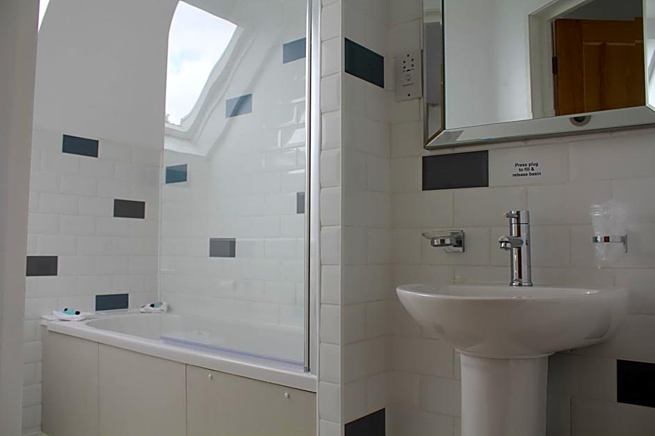 Three Horseshoes Country Inn