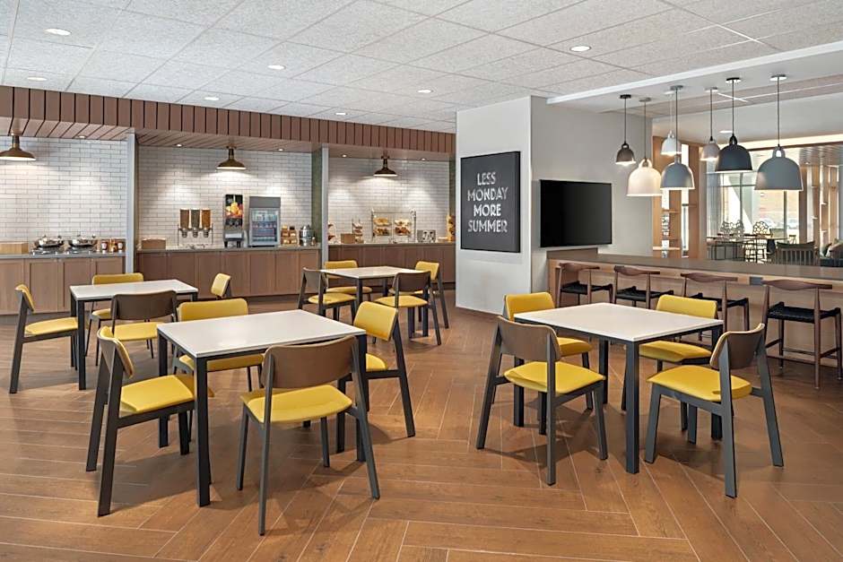 Fairfield Inn & Suites by Marriott Milwaukee West