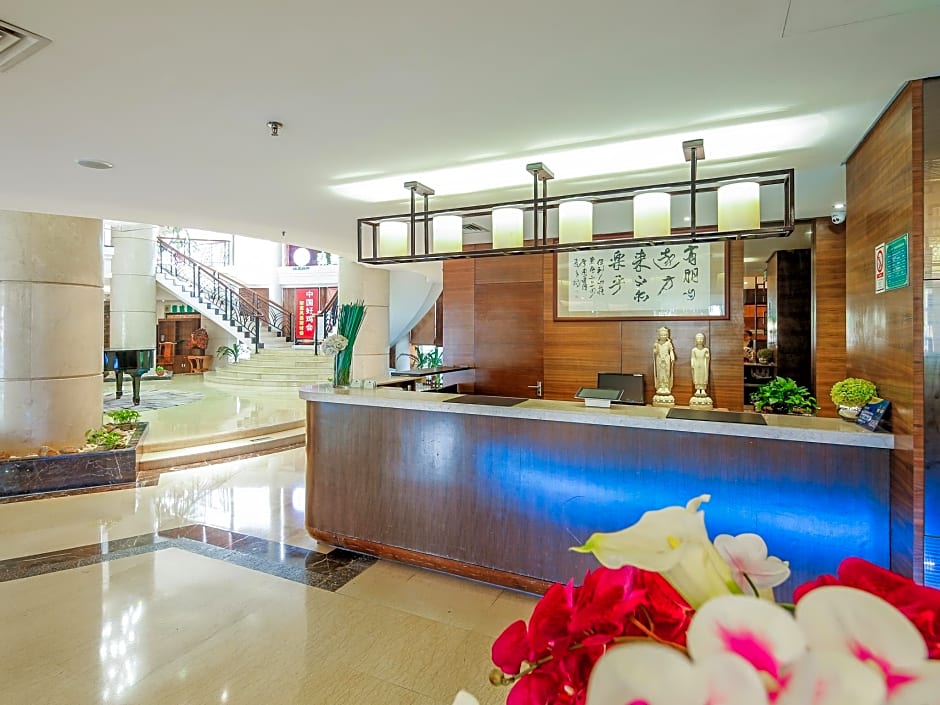 Poly Hotel