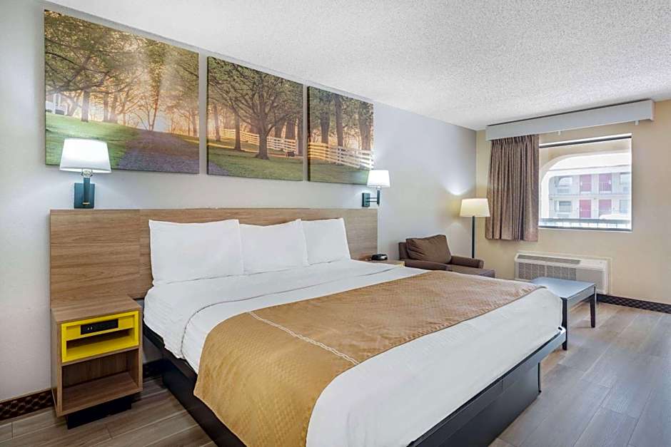 Days Inn by Wyndham Macon I-475