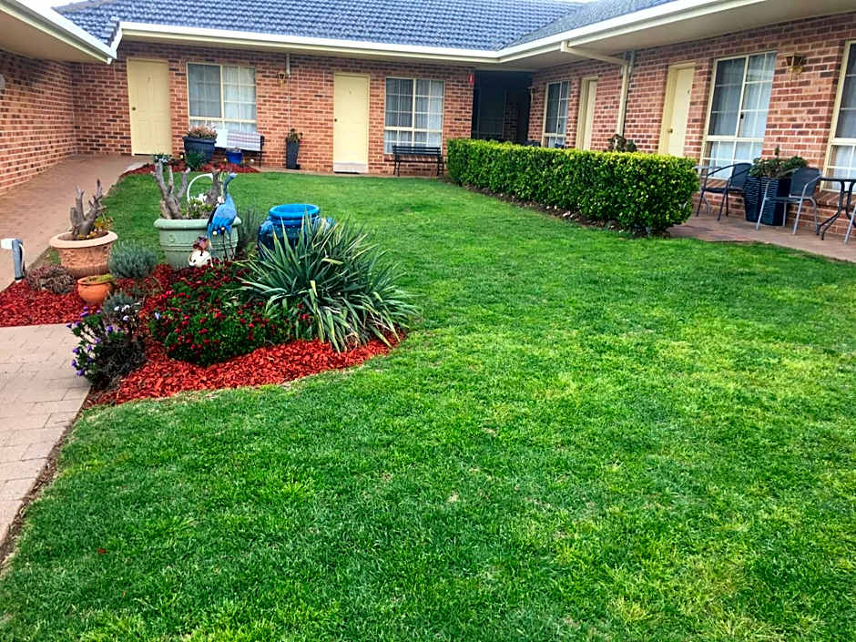 Golden Chain Aalana Motor Inn