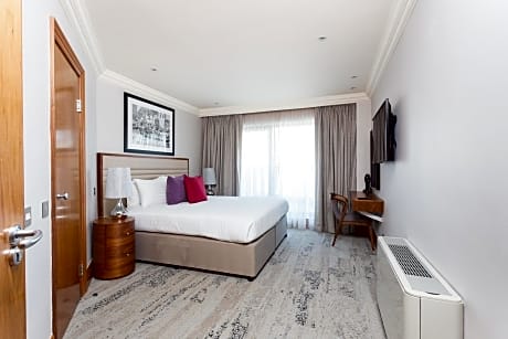 Deluxe Two-Bedroom Apartment