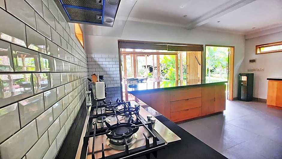 VILLA LE PETIT LEON "Authentic Traditional Wooden House"