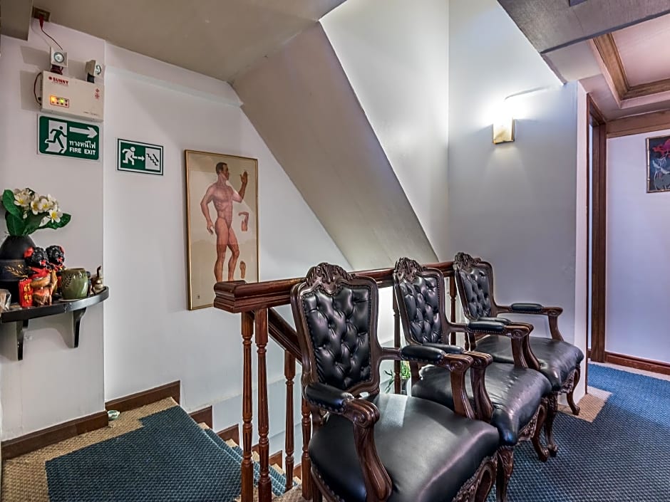 Silom Avenue Inn Hotel