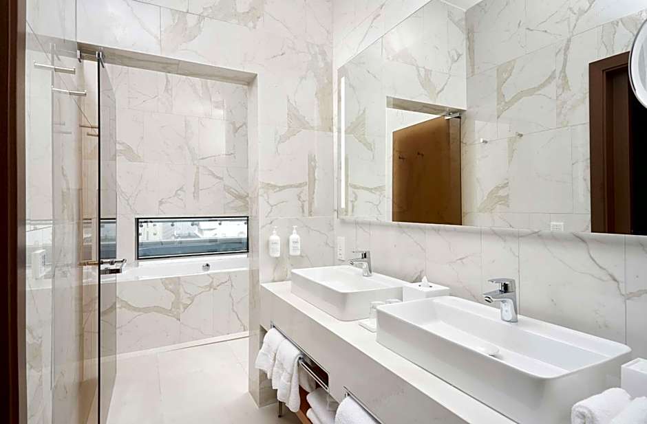 Iceland Parliament Hotel, Curio Collection by Hilton