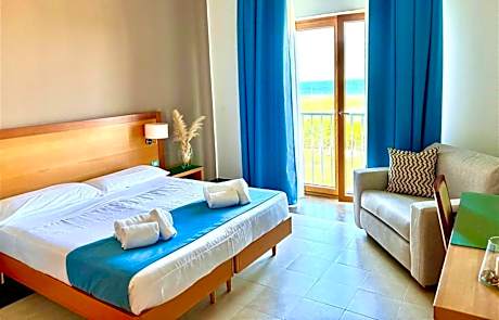 Triple Room with Sea View
