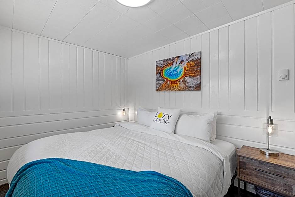 Lazy Duck Inn