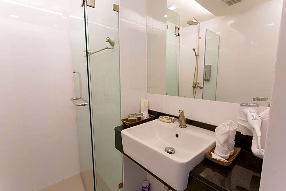 BearPacker Patong Hostel