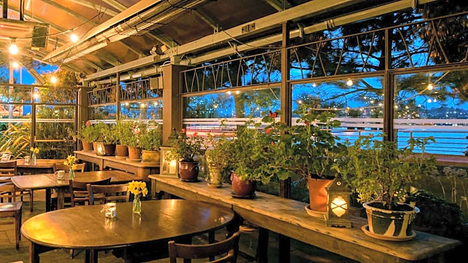 Riverbank House Hotel