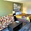 Super 8 by Wyndham Clinton