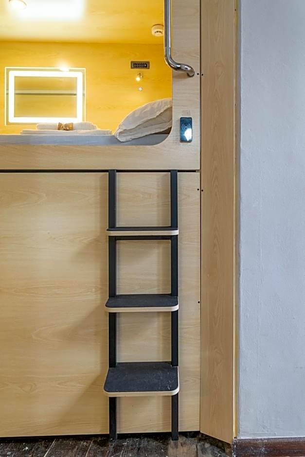 HosteLit, Capsule Hostel