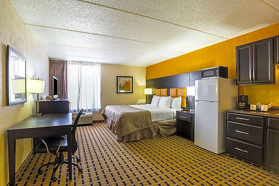 Clarion Pointe Lake Jackson - Clute