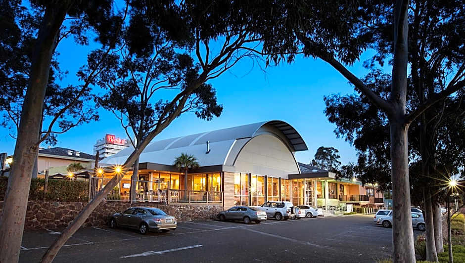 Nightcap at Shoppingtown Hotel