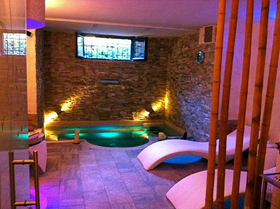 Aurelia Garden Gold B&B