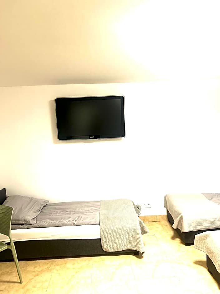 Hostel 24 Miejsca Parkingowe Noclegi Pracownicze.