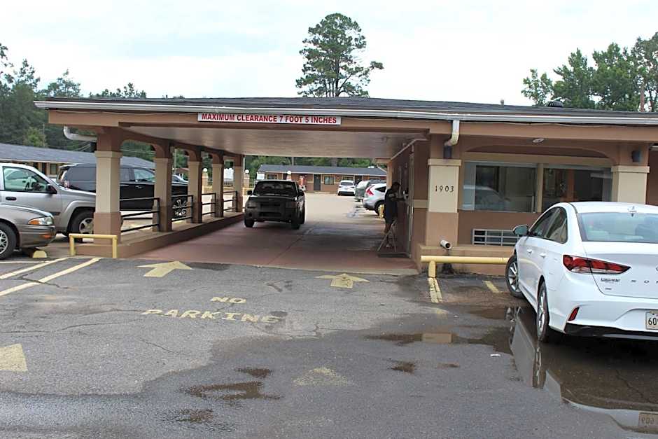 Evergreen Inn and R.V.