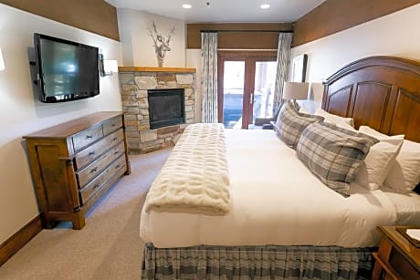 Luxury One Bedroom Suite w/Hot Tub